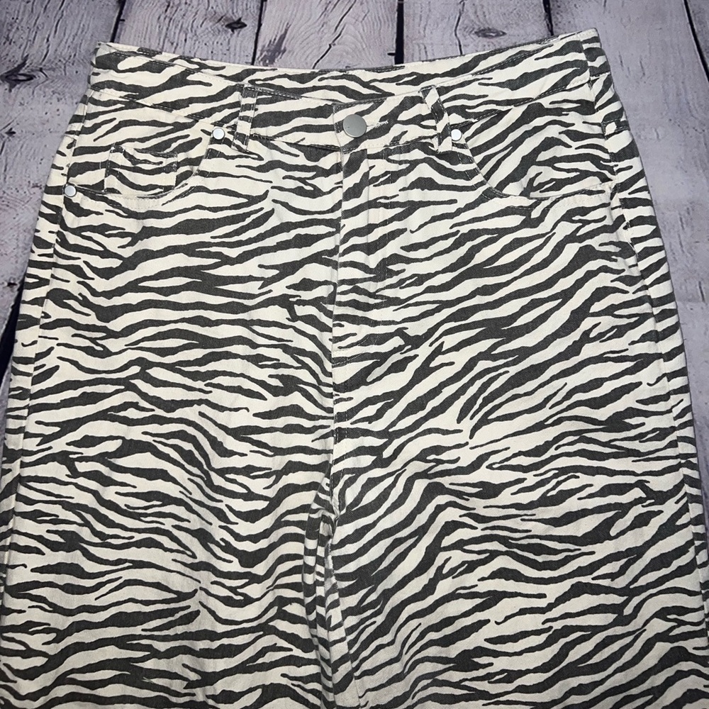 Zebra Jeans - Picture 3 of 5